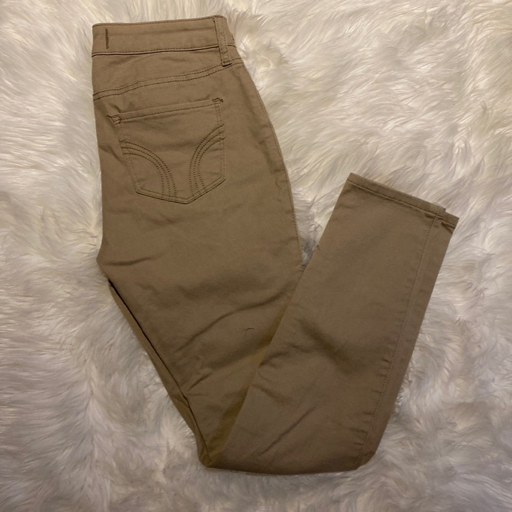 Hollister Super Skinny Low Rise Beige Tan pants Women's Size 26 / 3 leg 28 NWT